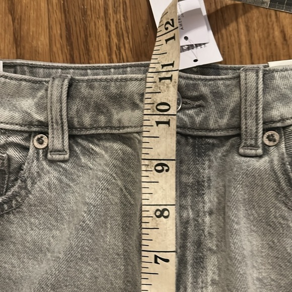 NWT American Eagle Gray Distressed Straignt Mom High Rise Jeans SZ 4 - Picture 8 of 13
